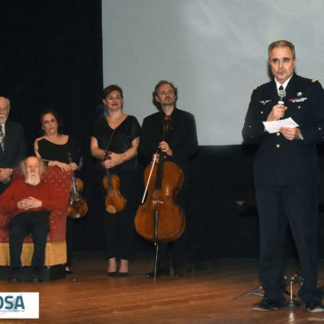 Remise de dons à la Fondation des Œuvres Sociales de l'Air (FOSA) lors de la soirée Etoiles et Musique sur la BA 721 de Rochefort